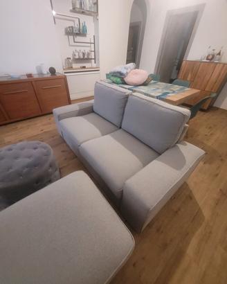 divano 2 posti IKEA KIVIK con pouf e poggiapiedi