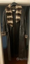 Cappotto in pelle rifinito in vera pelliccia