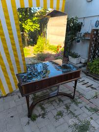 Toilette con specchio 