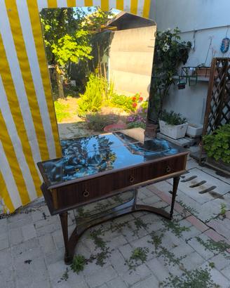 Toilette con specchio 