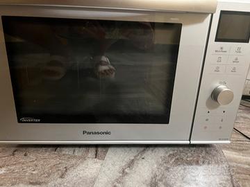 Forno microonde combinato Panasonic