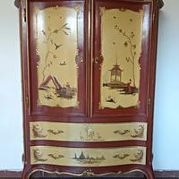 Credenza giapponese decorata in rilievo XX secolo