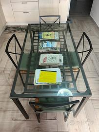 Tavolo da pranzo e 4 sedie