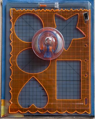 Taglierina per scrapbooking