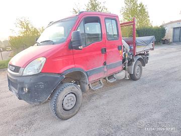 Iveco Daily 35 C 18 4x4 con gru ribaltabile