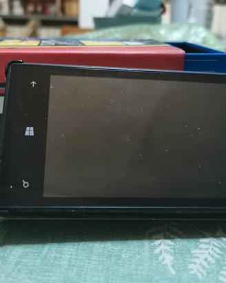 Telefono Nokia Lumia 520 con custodia 