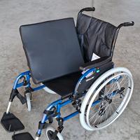 Carrozzina pieghevole e cuscino antidecubito