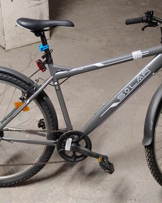  bicicletta bambino/na nuova , mai usata.