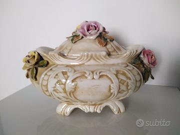 Zuppiera in ceramica Capodimonte. Da collezione.