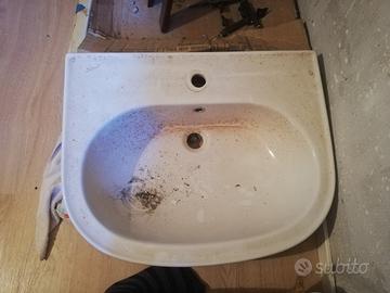Lavello bagno in ceramica
