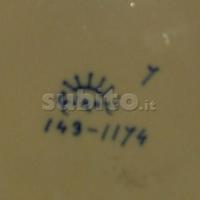 Ceramica o maiolica d'epoca antica (piatto statua)