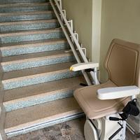 Montascale con poltroncina per anziani