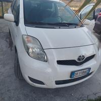 Toyota Yaris 1000 fire