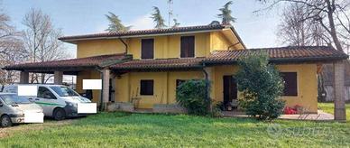 Immobile in asta di 643 m² con più di 5 locali a B