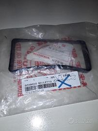 Gommino bauletto schienalino post. honda vt500