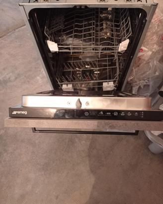 Lavastoviglie marca Smeg nuova mai usata