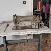 Macchina da cucire Necchi