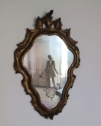 Specchio antico veneziano con figura incisa