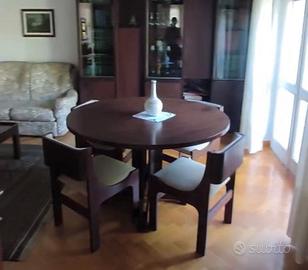 Tavolo rotondo con 6 sedie