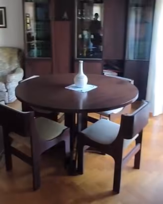 Tavolo rotondo con 6 sedie