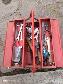 Cassetta attrezzi + attrezzi 