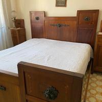 Letto 2 comodini grammofono 2 poltrone e tavolino