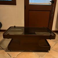 Tavolino vintage con piano in vetro e ruote