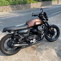 Moto Guzzi V7 stone