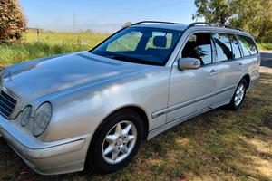 Mercedes E 220 SW anno 2.0 