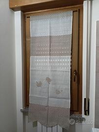 Coppia tendine fantasia cuori pois ricamati