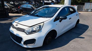 KIA RIO 2012 SOLO PER RICAMBI