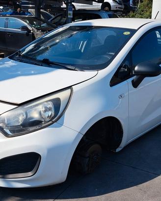 KIA RIO 2012 SOLO PER RICAMBI