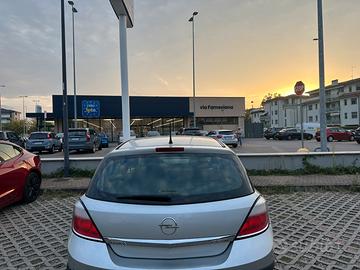 Opel astra adam