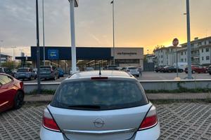 Opel astra adam