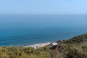 VILLETTA CON 500MQ GIARDINO E SPIAGGIA RISERVATA