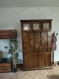 Credenza in massello color noce e tavolo integrato