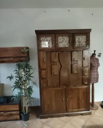 Credenza in massello color noce e tavolo integrato