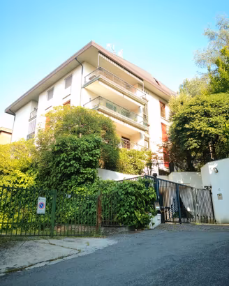 Camera singola in signorile attico pedecollinare