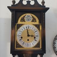 Antico orologio a pendolo