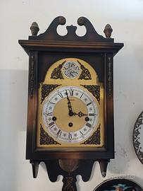 Antico orologio a pendolo