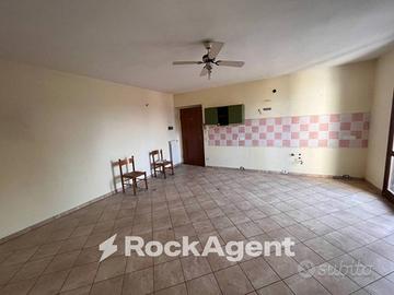 TRILOCALE CON BALCONE