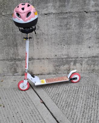 Monopattino bambina e casco 