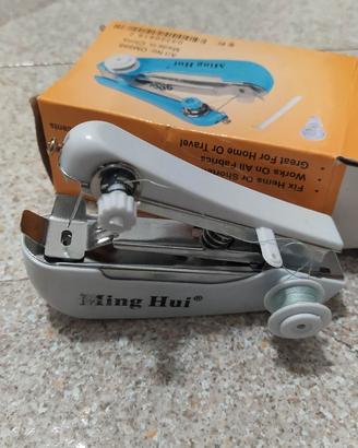 Macchina da cucire manuale
