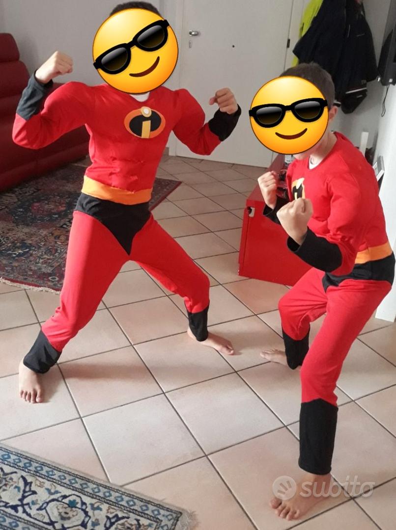 Supereroi con i vestiti di carnevale per bambini Disney