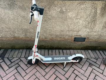 Monopattino ducati