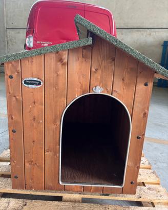 Cuccia in legno per cani