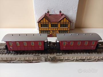 LOTTO 3 PEZZI (2 carrozze nuove + edificio usato)