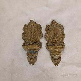 Coppia Di Acquesantiere In Lamierino Sbalzato