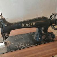 Macchina da cucire Singer antica