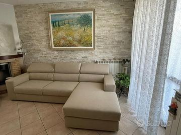 Divano angolare con penisola